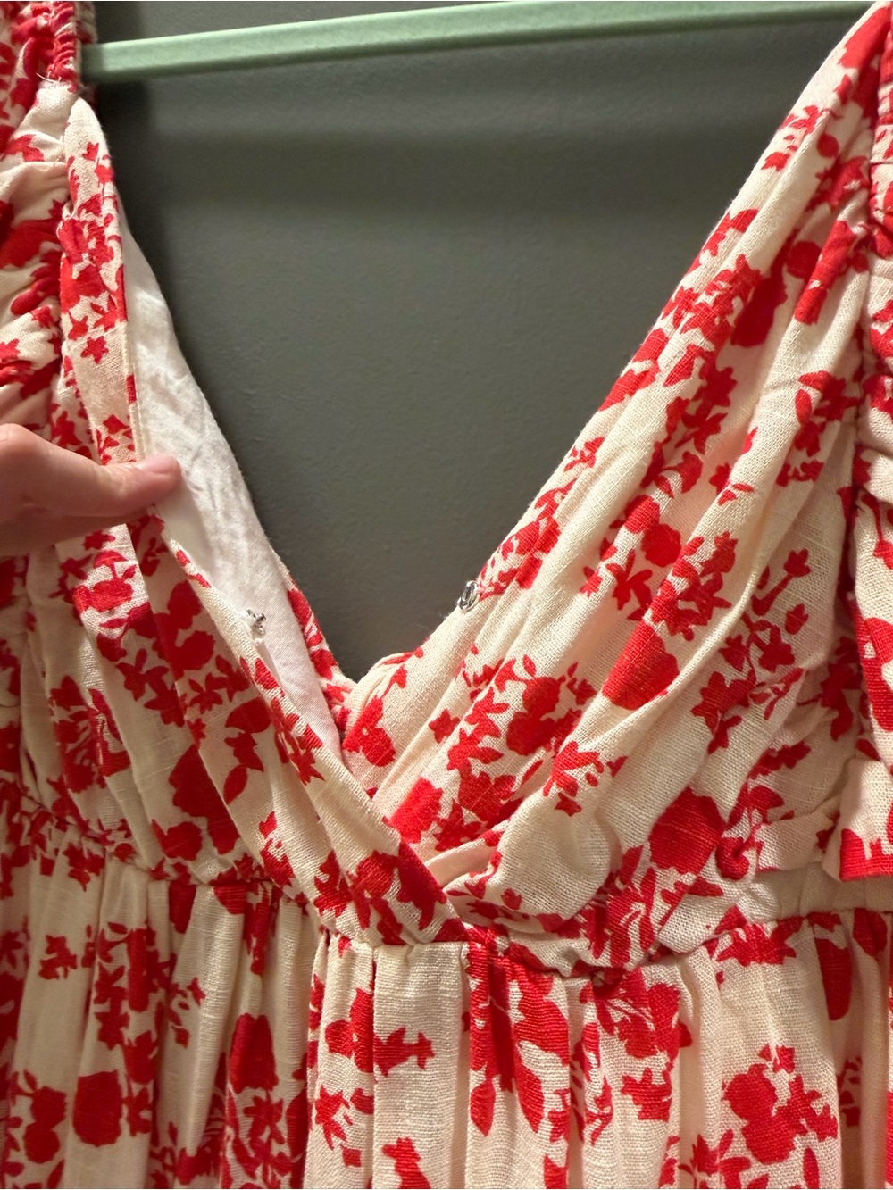 Floral V-Neck Summer Dress in Cream and Red - Picture 4 of 6